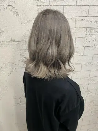 ミディアム カラー ホワイト/店長/カラ ー講師/錦糸町/岩崎のヘアスタイル