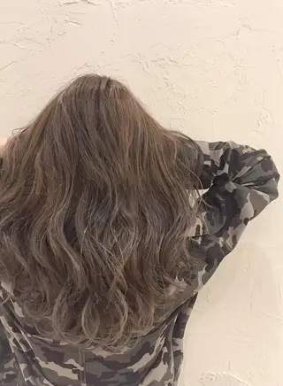 セミロング 韓国レイヤー外国人風 透明感カラー髪質改善のヘアスタイル