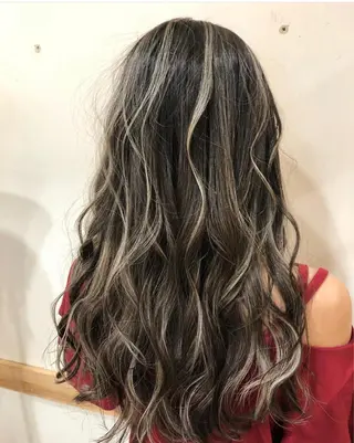 ロング カラー パーマ ヘアアレンジ メンズ キッズ ネイル マツエク・マツパ 酸性ストレート 髪質改善大槻勇樹のヘアスタイル