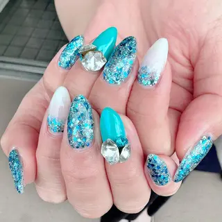 セミロング ネイル 新山 聖のネイルデザイン