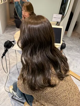 セミロング カラー ミルクティー× グレージュMOMOのヘアスタイル