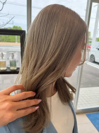 ミディアム カラー 松永 果菜のヘアスタイル