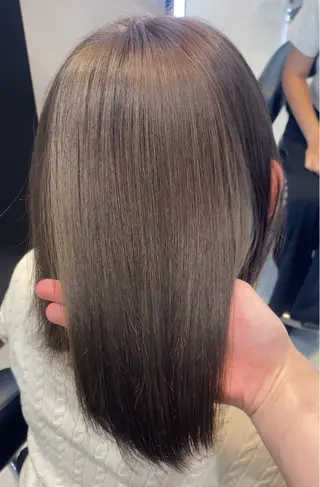 ショート にこ🐻‍❄️🫧 透明感カラー🤍のヘアスタイル