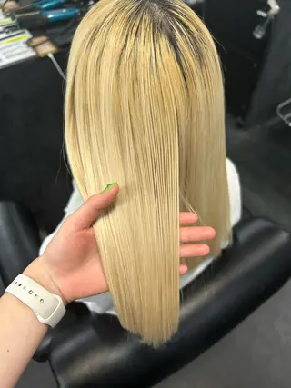 ロング COMEG HEAD けやき通り所属・宮前 芽衣のヘアスタイル