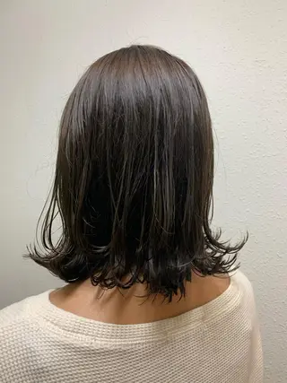 セミロング カラー エンドウ　ミノリ🤎 /半個室/レイヤーのヘアスタイル