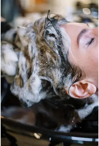 ショート ハイトーン募集中 💜✝️荒川優輝のヘアスタイル