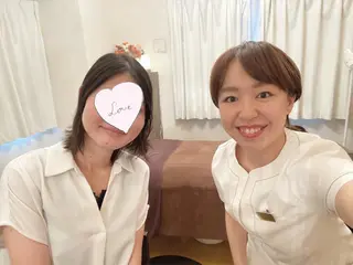 セミロング カラー パーマ ヘアアレンジ メンズ ネイル マツエク・マツパ ニキビ跡専門サロン Ainaのエステ・リラクイメージ