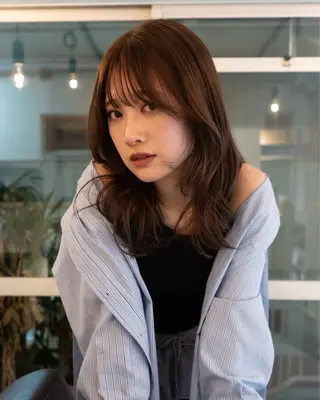 ミディアム miyu ハイトーン/レイヤーのヘアスタイル