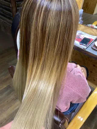 ロング カラー IwAsh大和駅前店所属・IwAsh大和駅前店 河野亜里香のヘアスタイル