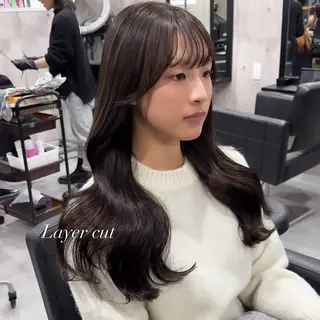 ロング カラー _WHITE +南海難波所属・YUMI YUMIのヘアスタイル