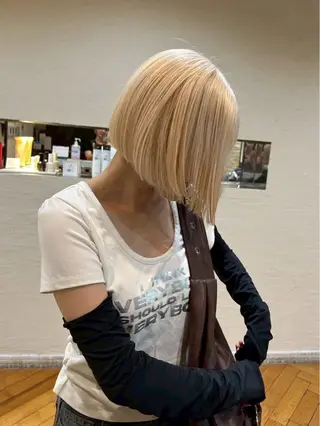 ショート 池田凛/ ハイトーンカラーのヘアスタイル