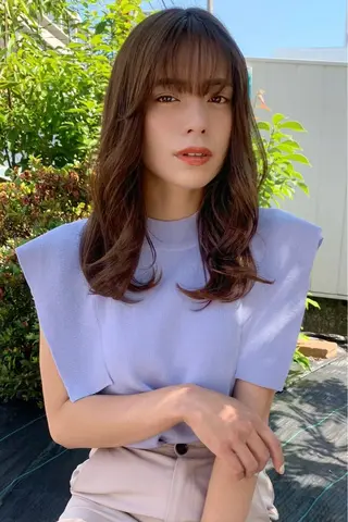 ロング カラー パーマ コテ巻き風パーマ 韓国風パーマ 無重力のヘアスタイル