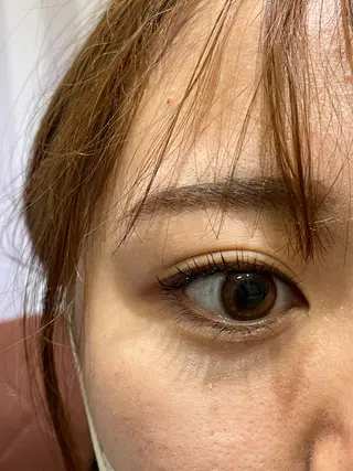 マツエク・マツパ cure所属・井上 真里奈のヘアスタイル