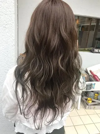 ロング やなせ まりのヘアスタイル
