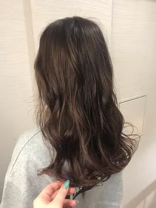 カラー 磧本 祐里恵のヘアスタイル