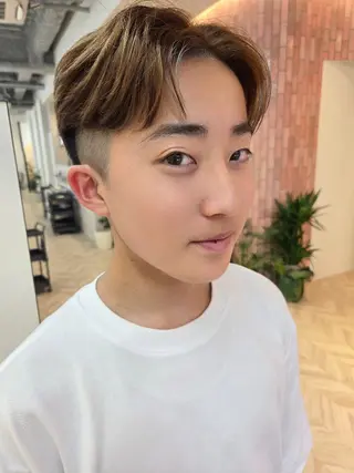 メンズ カラー メンズ ヘアメイク  ハイトーン キャロのヘアスタイル