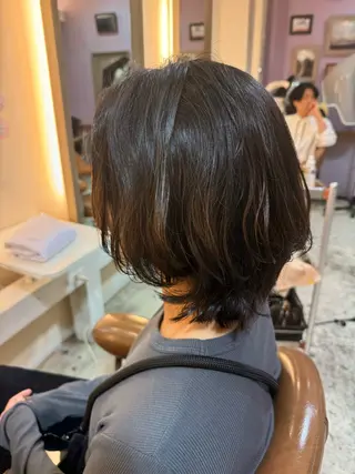 ミディアム タツキ／レイヤー／ パーマ／艶カラーのヘアスタイル