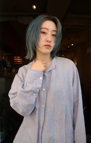 ミディアム カラー ファッションに 溶け込むstyleのヘアスタイル