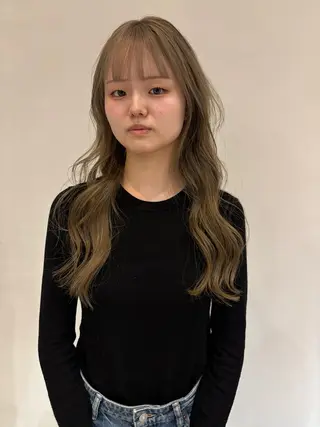 ロング カラー 鈴木 美紅のヘアスタイル