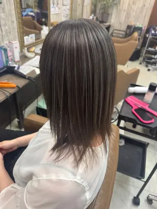 セミロング 土屋朱理/ ハイトーンカラーのヘアスタイル