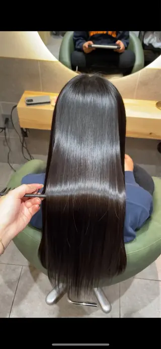 ロング 縮毛矯正/髪質改善 クルミのヘアスタイル