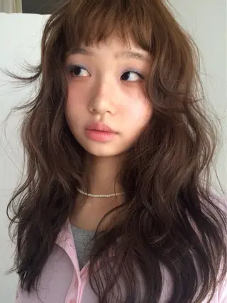 セミロング anna 韓国レイヤ ー/ ハッシュカットのヘアスタイル