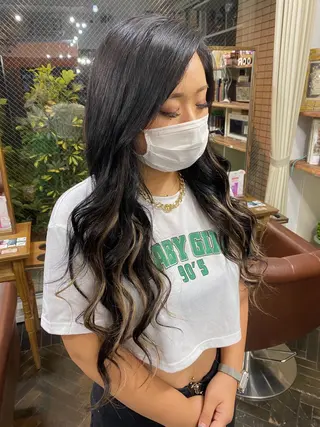 ロング カラー モモカ/ハイトーン /バレイヤージュのヘアスタイル