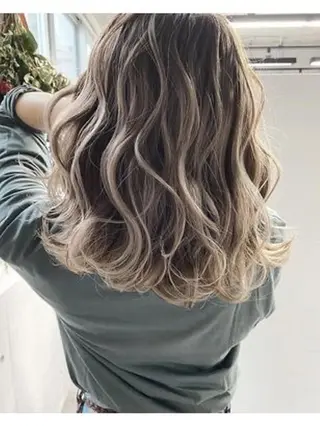 セミロング カラー 横野 孝志のヘアスタイル