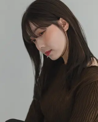 ミディアム カラー 前髪/顔周り /レイヤー/秋山 元のヘアスタイル