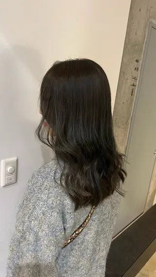 ロング カラー 三宅 凜佳のヘアスタイル