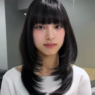 ミディアム 亀井 詩奈のヘアスタイル
