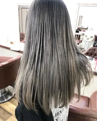 ロング カラー famille所属・famille ファミーユのヘアスタイル