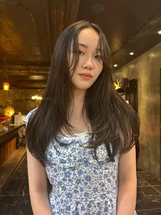 ロング カラー レイヤー/ハッシュ/ ウルフ/透明感カラーのヘアスタイル