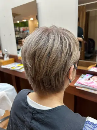 ショート カラー ルキ🌈ブリーチカラ ー&メンズパーマ🦄のヘアスタイル