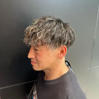 ショート カラー パーマ 豊崎 佑輔のヘアスタイル