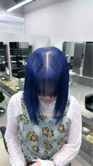 セミロング ハイトーン/ 縮毛矯正のヘアスタイル