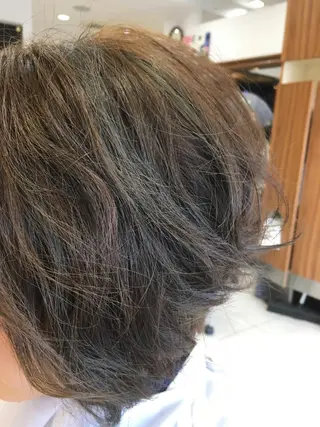 ショート カラー 白髪ぼかしハイライト 柳川拓哉のヘアスタイル