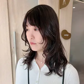 セミロング foto所属・𝐁𝐋𝐔𝐄𝐓 /カット特化/新宿のヘアスタイル