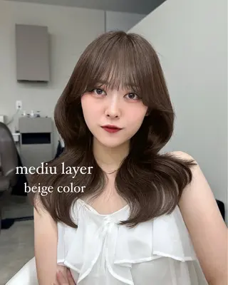 ミディアム カラー Aura所属・丸山 心 / 艶カラーのヘアスタイル