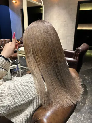 ロング 朝飛 唯菜のヘアスタイル