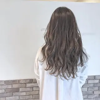 ロング 進 詩織のヘアスタイル