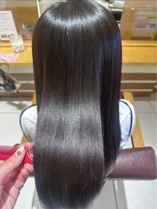 ミディアム アフェクション大曽根所属・横田 冴のヘアスタイル