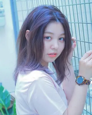 ミディアム カラー grand juteのヘアスタイル