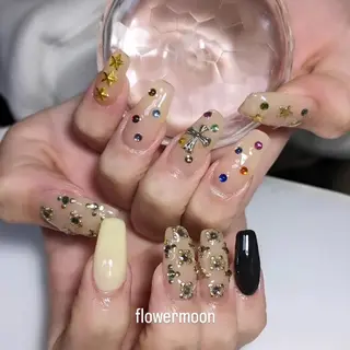 ネイル フラワー ムーンのネイルデザイン