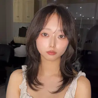 セミロング ハッシュカット🖤 レイヤー/透けカラーのヘアスタイル