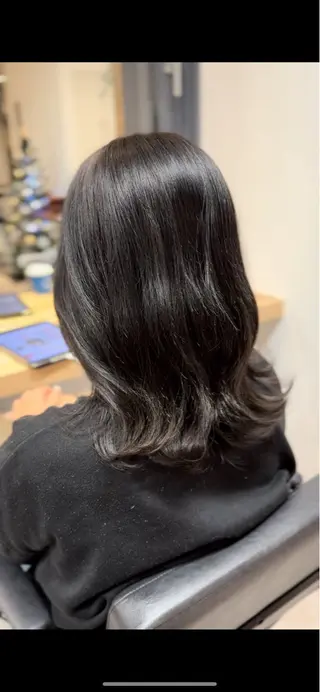 ミディアム 透明感カラー🩵 レイヤーカット/韓国のヘアスタイル