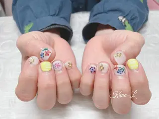 カラー ネイル 芦辺 香奈のネイルデザイン