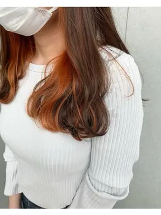 セミロング カラー 志田 ほん/ インナーカラーのヘアスタイル