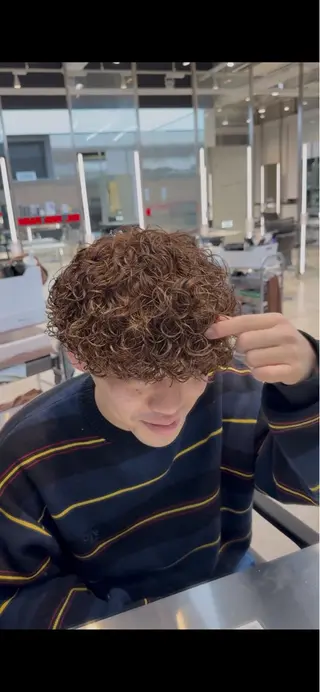 ミディアム カラー パーマ メンズ fifth park 六反穂 龍介のヘアスタイル