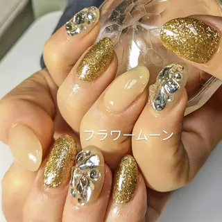 ネイル フラワー ムーンのネイルデザイン